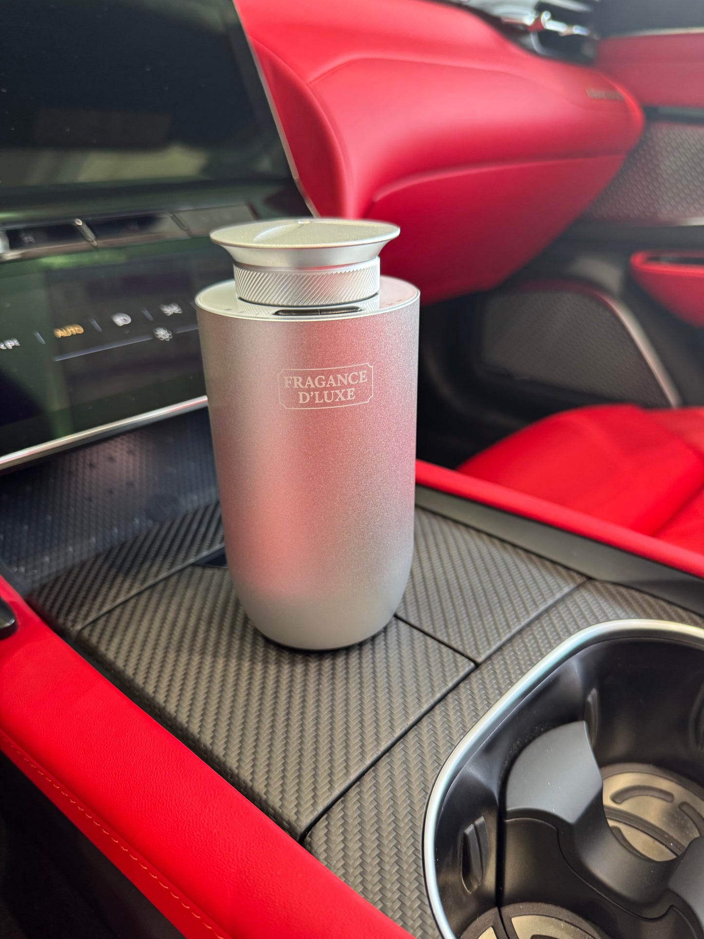 D'Luxe Car Diffuser Using water less oil diffuse , the world of fragrance can be revealed with pure essentials oil.