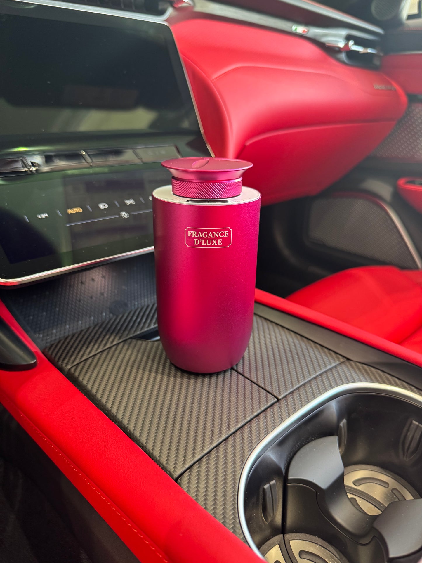 D'Luxe Car Diffuser Using water less oil diffuse , the world of fragrance can be revealed with pure essentials oil.