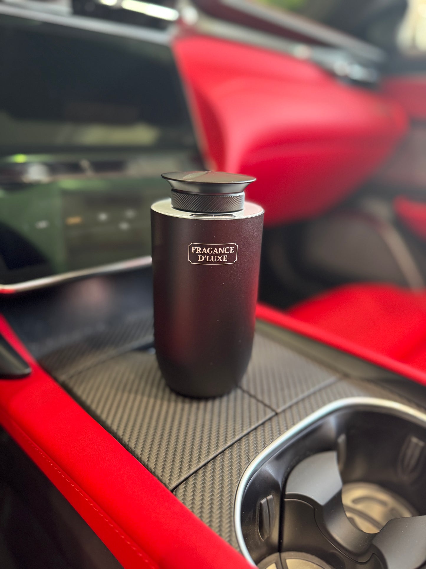D'Luxe Car Diffuser Using water less oil diffuse , the world of fragrance can be revealed with pure essentials oil.